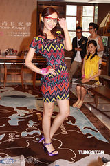 幻灯图：港姐汤宝珍获选时尚目光奖 称想拍新剧