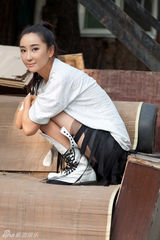 组图：杜若溪帅性写真清新靓丽 白T黑裙唯美纯净