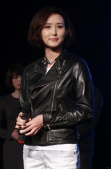 幻灯组图：胡静产后首度亮相 转变身份做监制