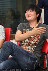 组图：董洁捞金玩快闪 王大治做评委手舞足蹈