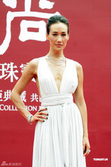 组图：林青霞助阵珠宝展雍容华贵 MaggieQ性感迷人