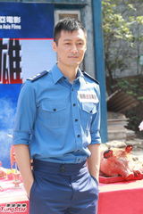 组图：谢霆锋亮相《特种救援英雄》开镜仪式