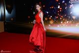 组图：微博之夜红毯 张萌红裙露背性感妩媚