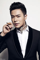 组图：万思维型男写真雅痞不羁