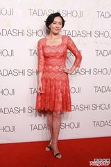 组图：巩新亮镂空爆乳秀美腿 范文芳中空蕾丝装