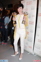 组图：林嘉欣出席活动称要放手让小孩独立