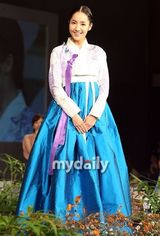 组图：东方神起有天穿古装亮相 现场上演变装秀