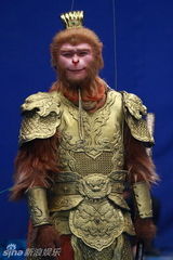 幻灯图：冯绍峰版二郎神如古惑仔 和悟空惺惺相惜