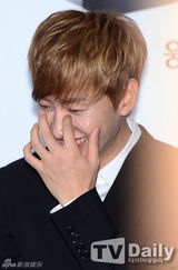 组图：SJ推旅行书分享韩国点滴 成员甜蜜拥抱