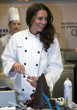 高清图：威廉王子加拿大当学徒 携妻变大厨烹制佳肴