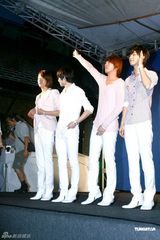 高清图：韩偶像团体CNBLUE赴台签售 歌迷疯狂欢迎