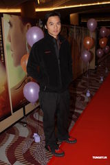 高清组图：《非2》香港首映 舒淇绿裙现身挽葛优