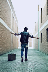 组图：信《无畏》巡演获期待 时尚大片抢先曝光