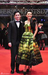 高清组图：章子怡盎然春装再现柏林