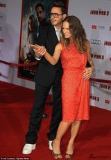 组图：《钢铁侠3》北美首映 格温妮丝春光侧露