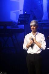 高清组图：2PM祐荣个人专辑发布会大秀腹肌