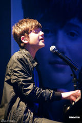 组图：Lady Gaga师弟台北开唱 不插电纲琴独奏