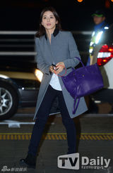 组图：李宝英李升基等赴港 韩彩英御姐范儿