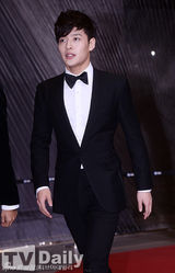 组图：SBS演艺大赏《跑男》大热 金秉万获大奖