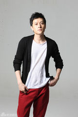 组图：夏凡初秋运动写真 展男士个性独特品位