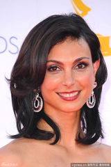 组图：《国土》女星莫瑞娜-芭卡琳深V装露胸