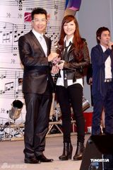 高清图：张智霖等齐聚音乐汇展颁奖 容祖儿夺九奖