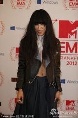 组图：2012MTV欧洲音乐大奖众星红毯璀璨