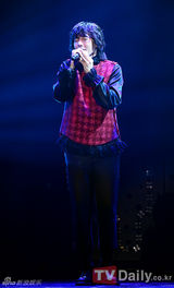 组图：韩国歌手金长勋开个唱暂别韩国粉丝