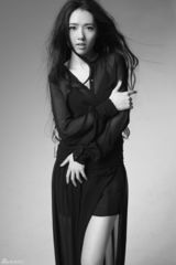 郭碧婷最新黑白大片 高贵唯美气势足