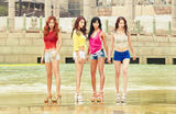 组图：韩团Sistar拍水上乐园广告 湿身秀性感