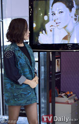 组图：韩星朴诗妍性感出席活动下衣失踪