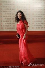 幻灯组图：上海电影节开幕 张静初爆炸头亮相