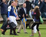 组图：女粉丝拍威廉哈里兴奋大叫喜感十足