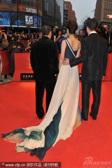 幻灯：《三枪》首映成张艺谋粉丝主场 闫妮风情十足