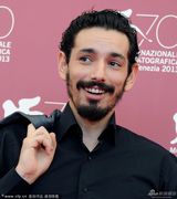 组图：《屋顶》发布会 女星梅里姆露齿笑抢镜