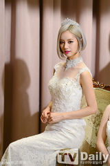 组图：韩团GirlsDay发新专辑 薄纱红裙显妖娆