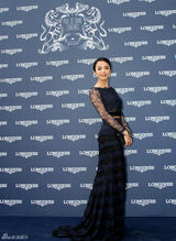 高清图：姚晨亮相古堡晚宴 为法国赛马会颁奖