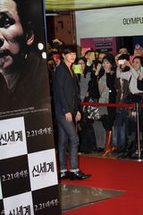 高清图：李政宰新片试映 宋智孝河智苑红毯斗艳