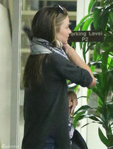 米兰达-可儿遇车祸颈部受伤 布鲁姆带儿子(图)