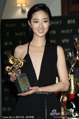 组图：金马奖闭幕庆功酒会获奖者开心亮相