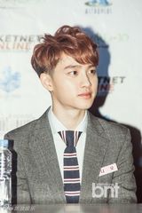 组图：EXO学院风亮相马尼拉记者会 SHINee时尚