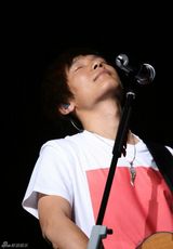 高清图：陈楚生演唱会深圳开锣 与李宗盛隔空对唱