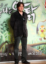 高清图：IU等出席《走出院子的母鸡》制作发布会