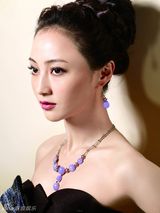 组图：姚笛拍珠宝大片 甜美优雅精致闪耀