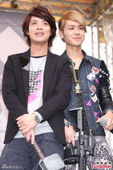 组图：MP魔幻力量签唱会 曝成员遭女粉丝抓下体