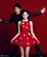 组图：蒋劲夫娜扎火红大片 青春活力喜庆开年