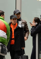 组图：周润发携妻进京成跟班 大笑卖萌接地气