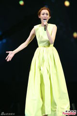 高清图：萧亚轩范玮琪五月天等亮相音乐颁奖礼