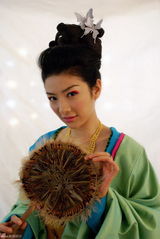 高清：黄奕《武林笑传》造型 风情演绎女掌柜