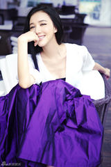 组图：韩雯雯紫色系写真清新淡雅不失甜美